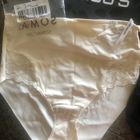 NWT Never opened Chico’s panties x2 black and Ivory size large - Picture 2 of 12